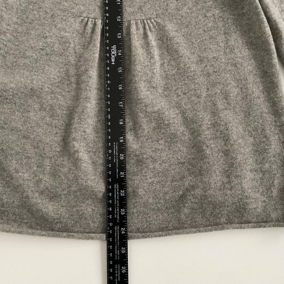 Garnet Hill Babydoll Sweater Sz M Gray 100% Cashmere Scoop Neck Capsule Comfort - Picture 4 of 9